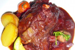 Lammhaxe-in-Tomaten-Wurzelgemuese