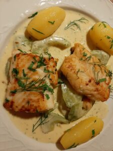 Zanderfilet auf Gurken-Dillgemüse