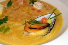 Gemüse-Ingwercreme mit Edelfischen
